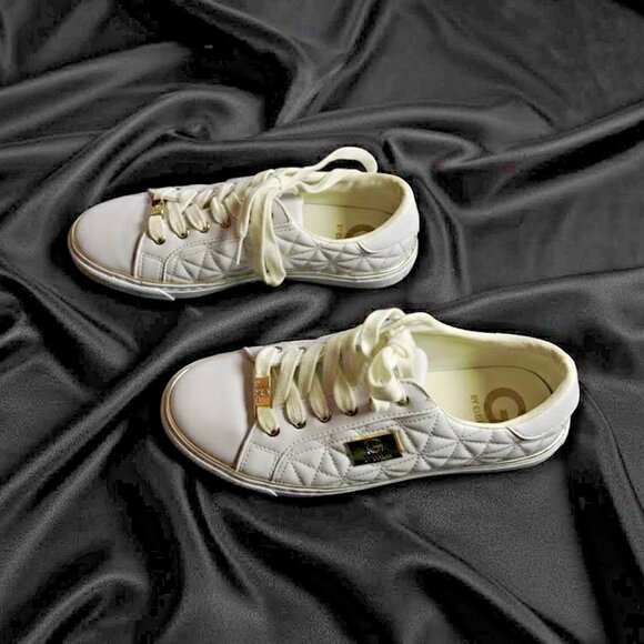 Women’s GUESS White Quilted Low Top Sneakers Size 8 Lace Up Casual Shoes - Picture 4 of 7